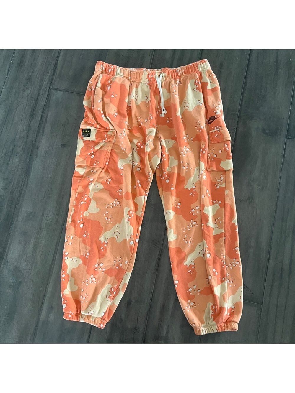 Nike Sportswear Fleece Mid-Rise Cargo Pants in Orange Sherbet Camo - Size XL - Picture 3 of 14